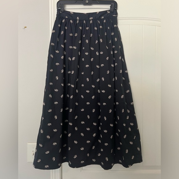 Hill House Home The Krista Skirt Khaki Autumn Paisley - Picture 5 of 8